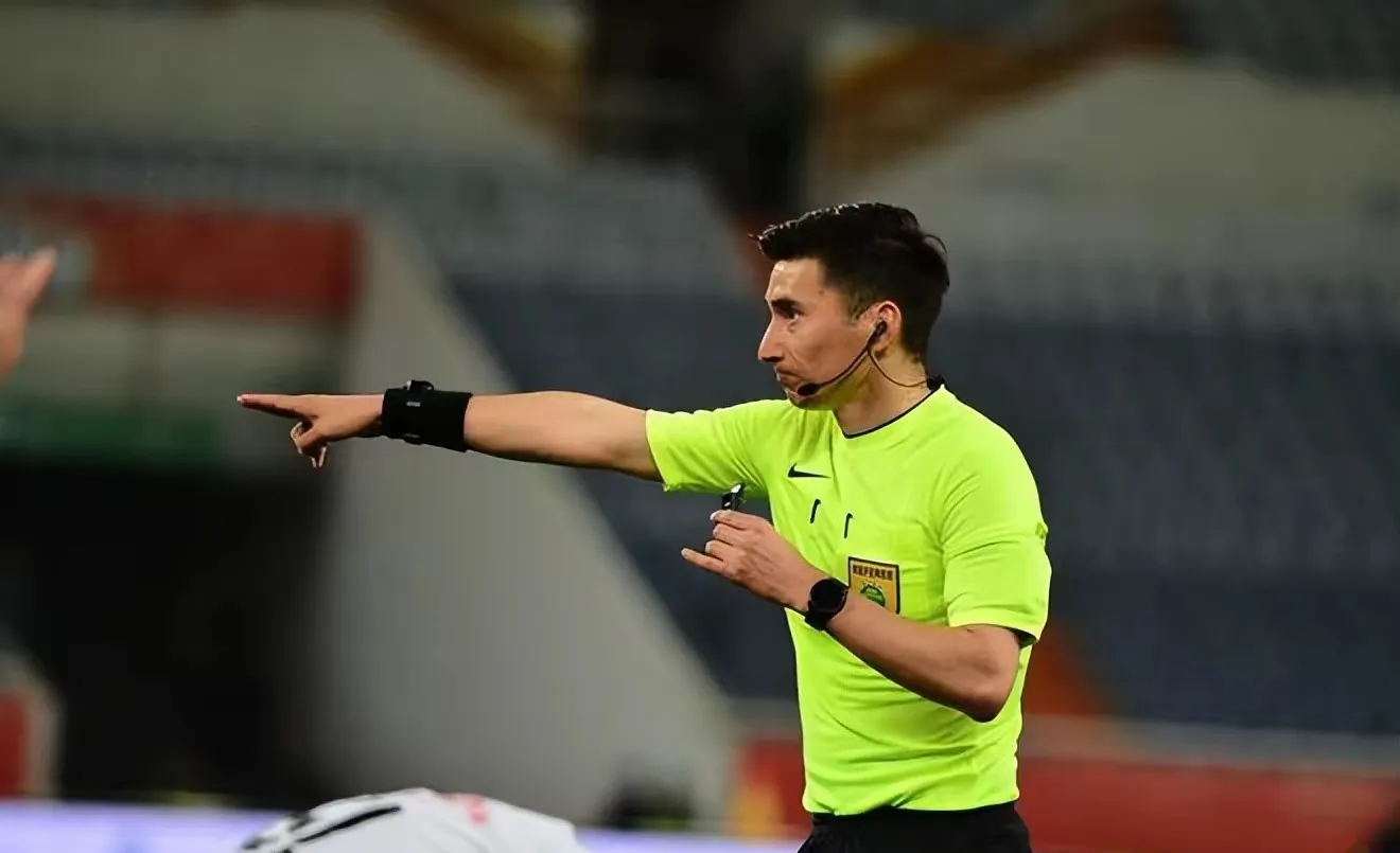 赛地聚焦：荷甲加时末段热度飙升；山东男篮主帅复盘；更衣室稳定；控场能力受关注-九游娱乐